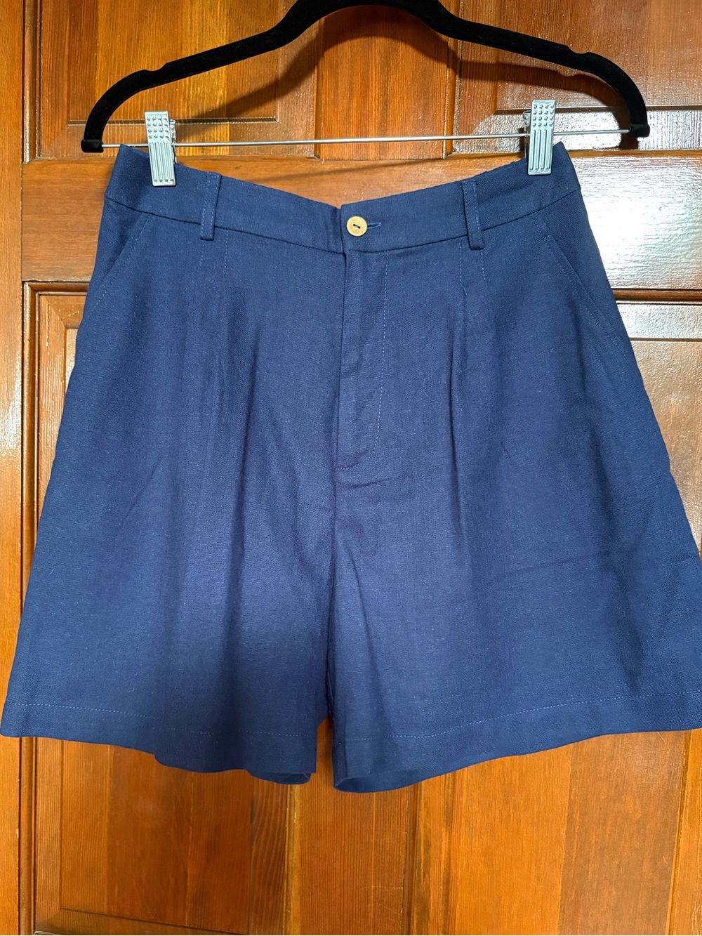 Linen pleated shorts